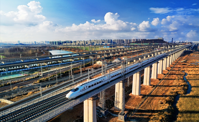 長(zhǎng)三角鐵路暑運(yùn)圓滿(mǎn)收官，發(fā)送旅客近9400萬(wàn)人次彰顯強(qiáng)大運(yùn)輸活力