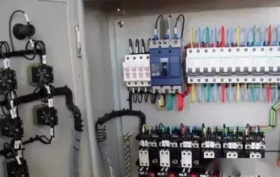 機房配電柜與配電箱安裝禁忌及配電開關(guān)控制設(shè)備研發(fā)要點